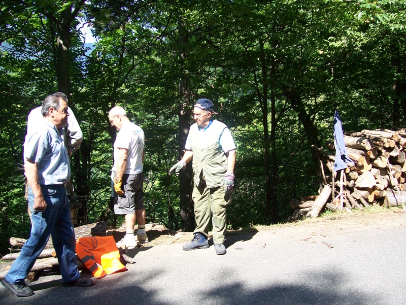  Image name: Persone084.jpg 
 width: 800 pixel 
 height: 601 pixel 
 Size: 564428 bytes 
 Click to enlarge 